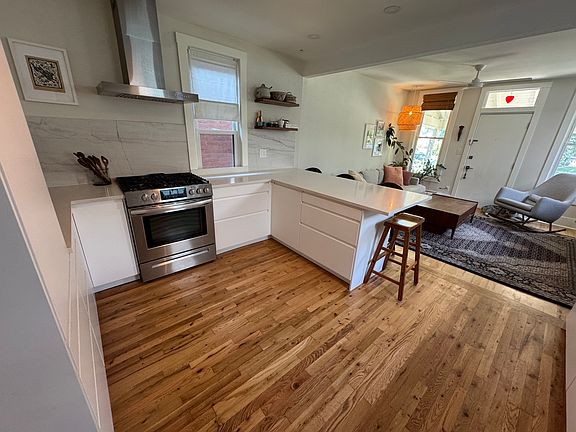 3rd image of 126 W Cedar Ave