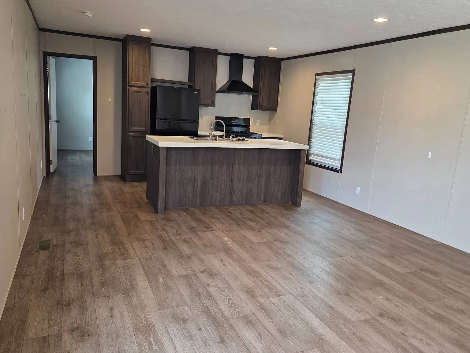 300 W Albert St — Photo 2