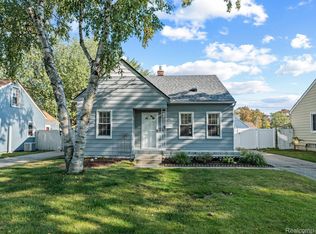 21821 Lange St, Saint Clair Shores, MI 48080