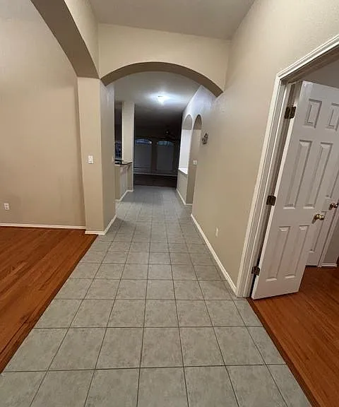 7420 W Magic Mountain Ln — Photo 3