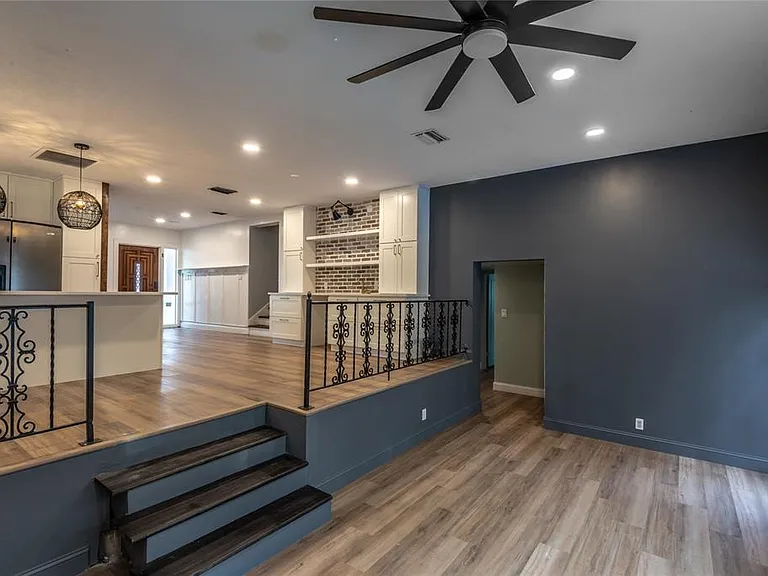 518 Crestover Dr — Photo 4
