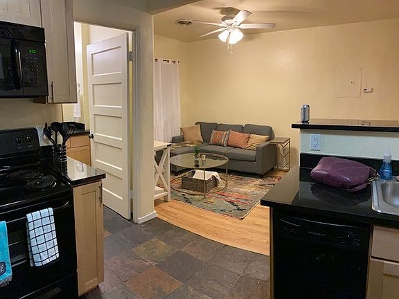 4th image of 2001 Gold Ave SE APT 17