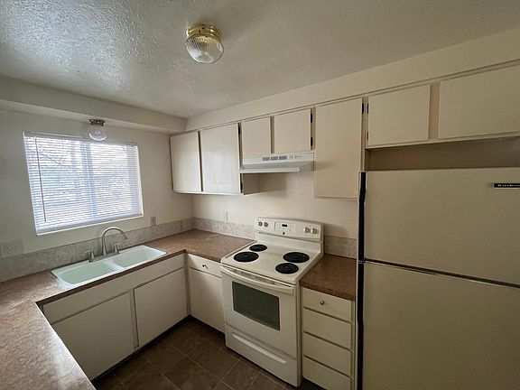 4th image of 1820 Shoup Ave E