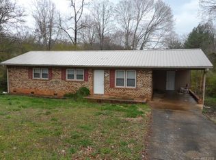 1282 Oak Hill Dr, Morganton, NC 28655