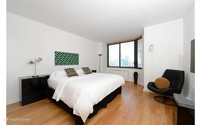 Rented by Douglas Elliman | media 23