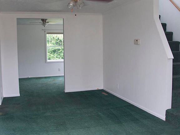 Entry Way off Side Entrance 