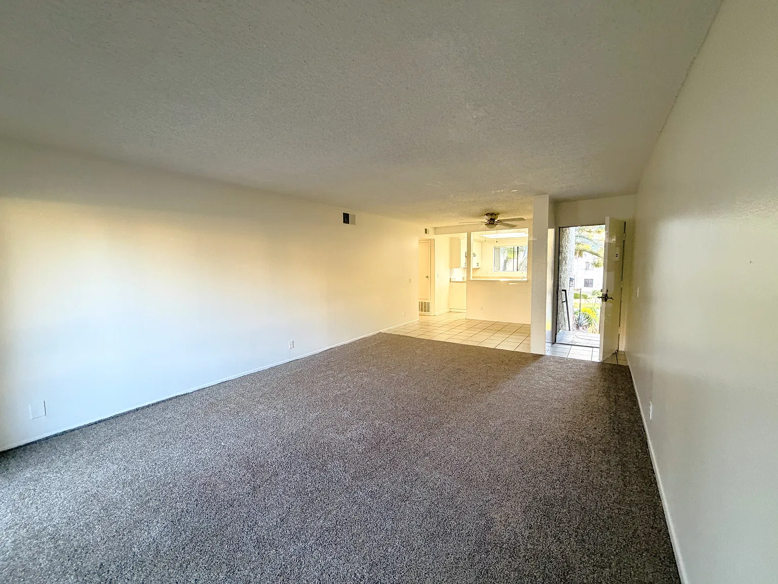 2 bed, 951 sqft, $2,789 — Photo 2