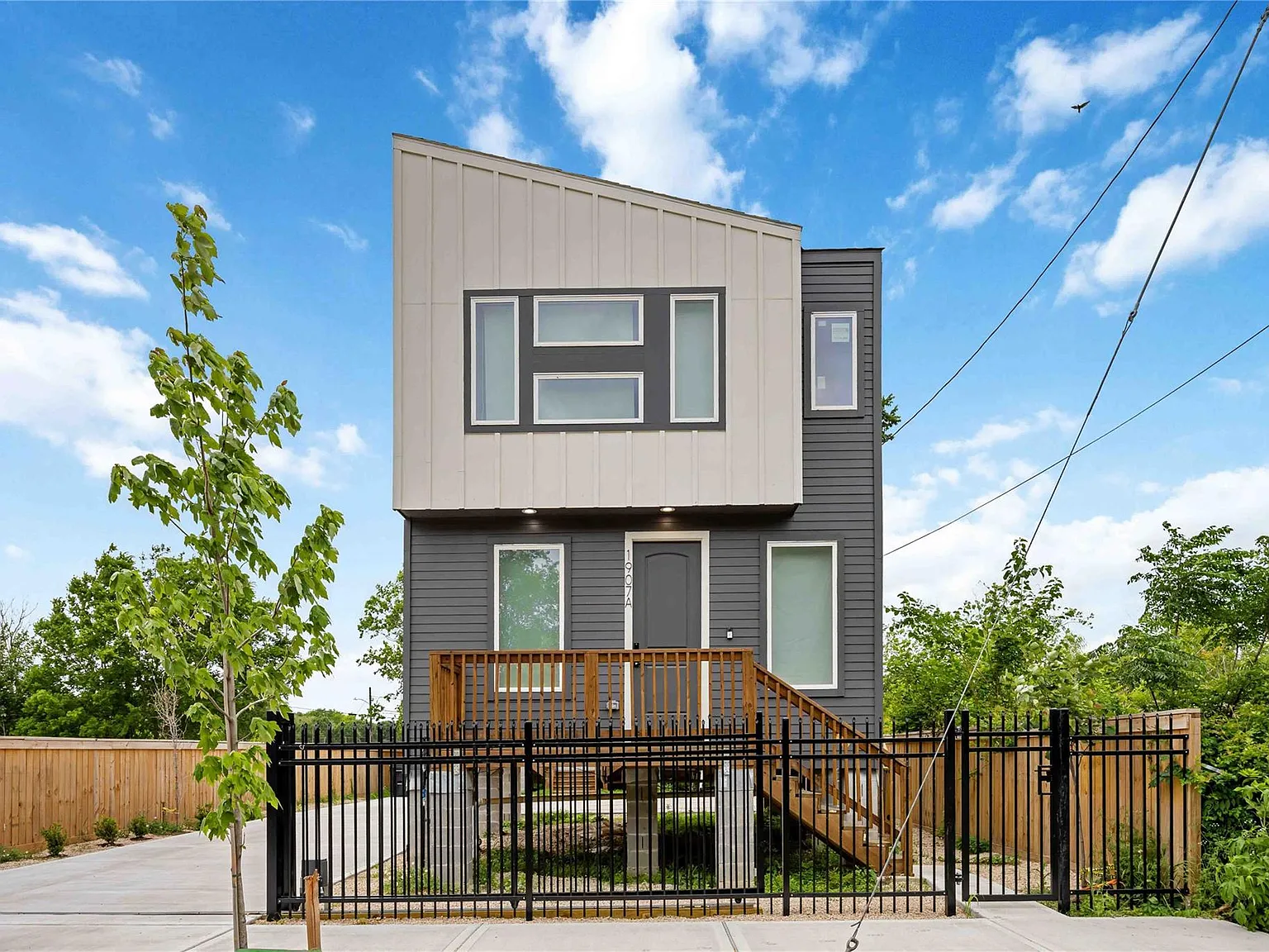 2 bed, 2.5 bath, 3000 sqft, $1,950 — Photo 1
