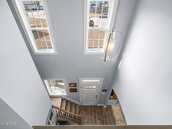 5th image of 302 Catboat Way