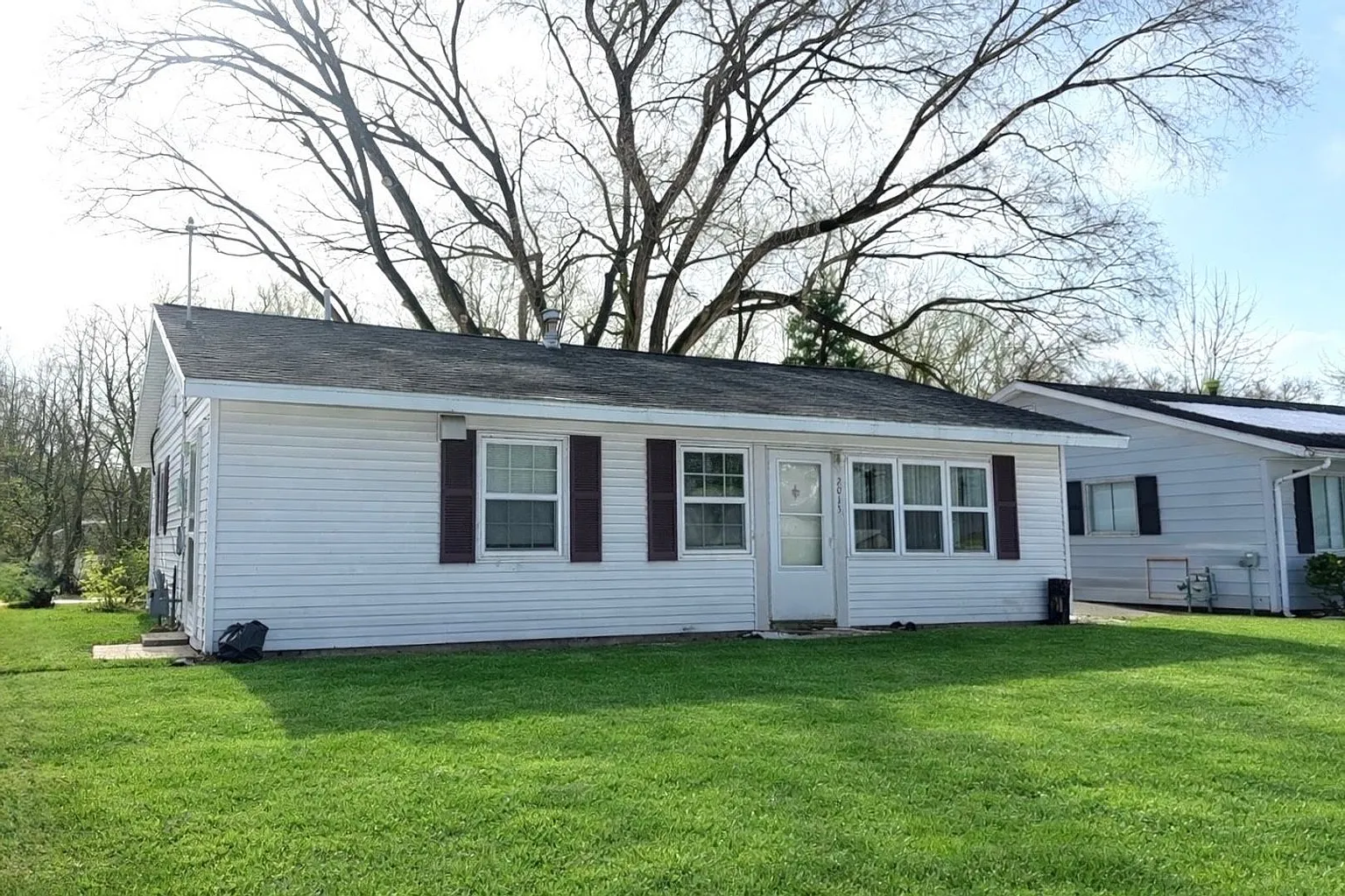 2015 Southwood Dr photo 1