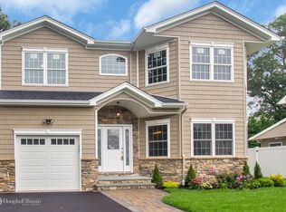 80 Connecticut Ave, Massapequa, NY 11758