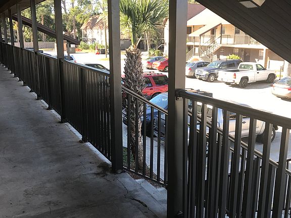 4th image of 3076 Sir Hamilton Cir