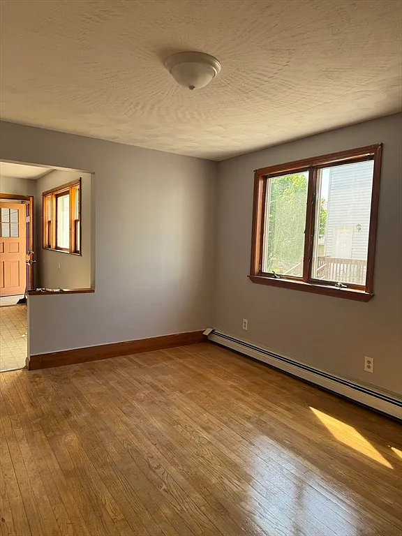 3 bed, 1.0 bath, 1200 sqft, $2,650 — Photo 1