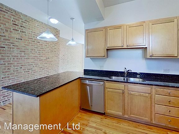 3rd image of 3535 N Southport Ave APT 2