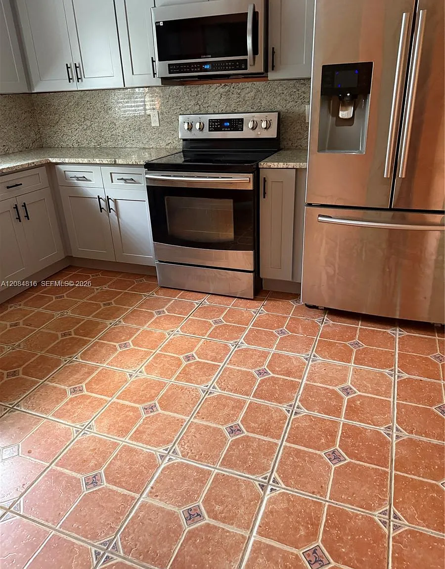 4 bed, 2.0 bath, $2,600 — Photo 2