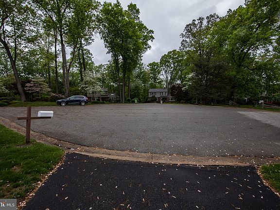 4th image of 1021 Hunt Dr