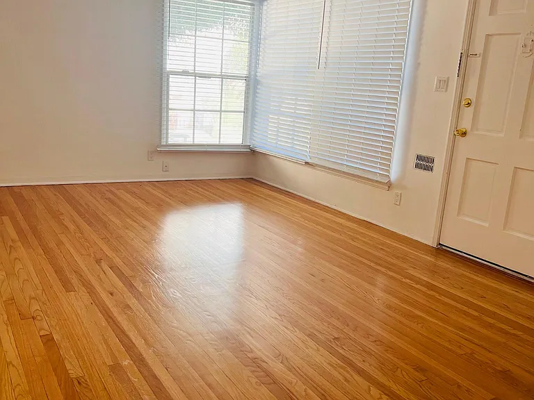 4321 Cahuenga Blvd — Photo 15