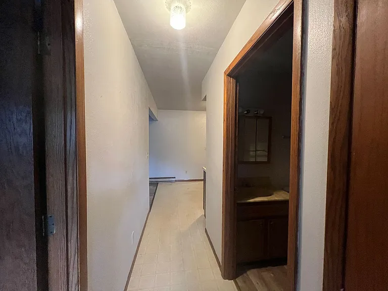 909 Genrich St — Photo 7