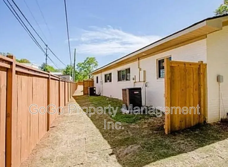 306 W College St #A — Photo 7