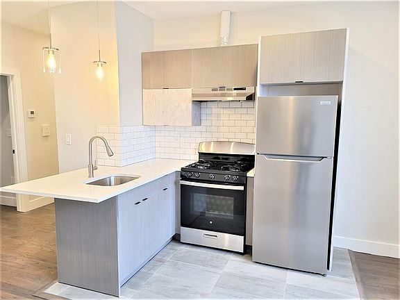 2nd image of 535 Hawthorne Ave #201E