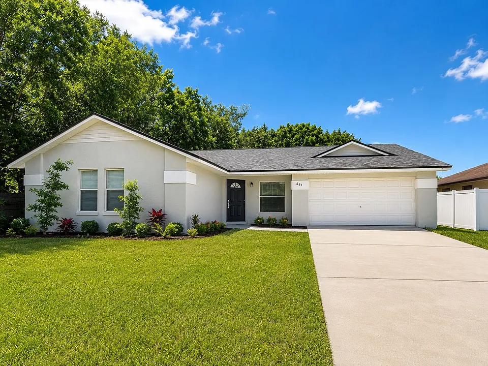 661 N Delmonte Ct