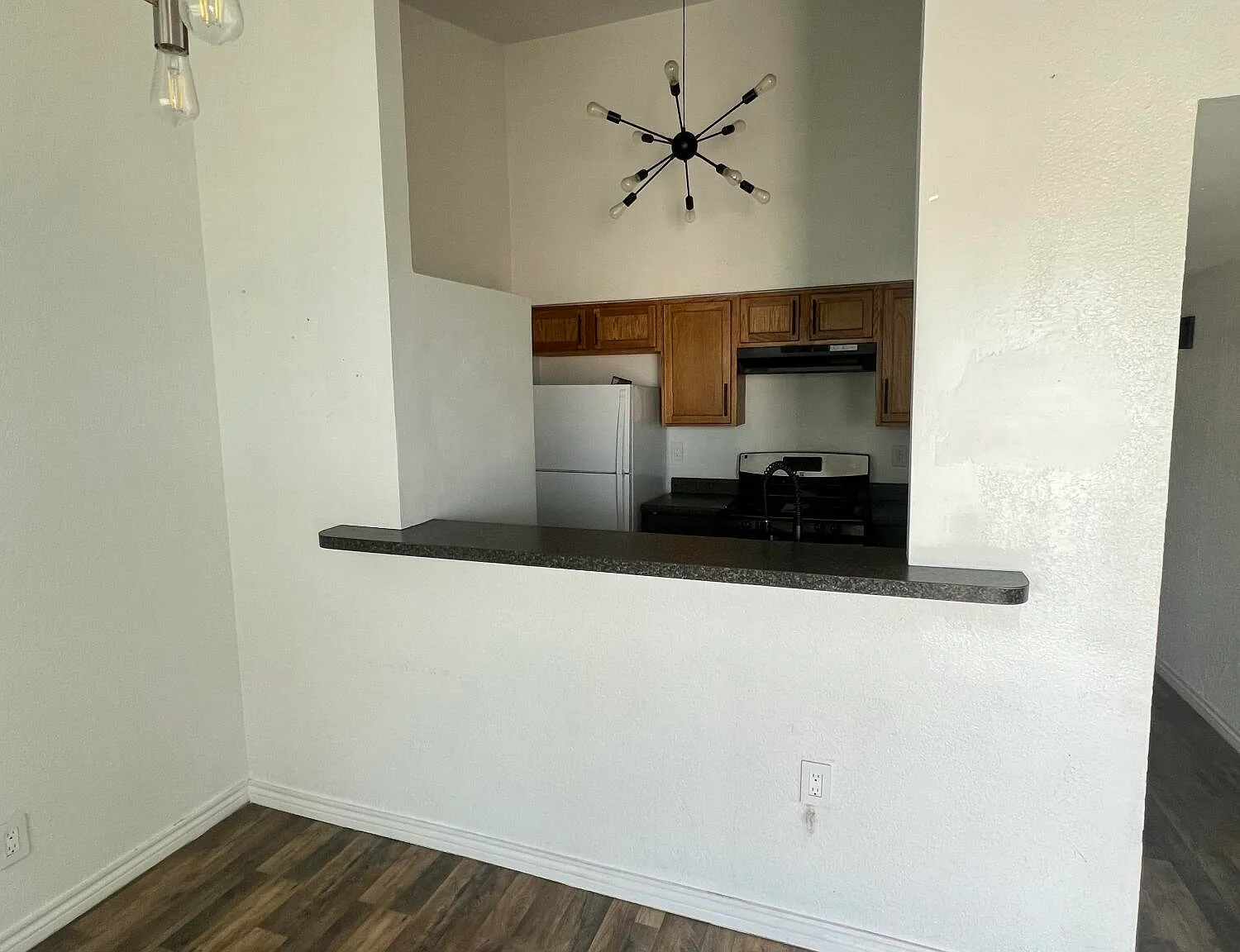 3 bed, 1.0 bath, 814 sqft, $1,300 — Photo 3