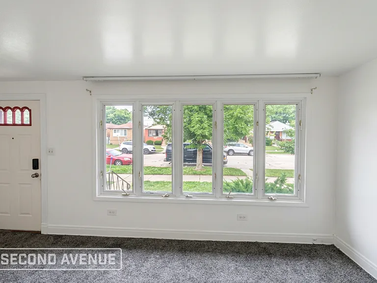 10935 S Buffalo Ave — Photo 3