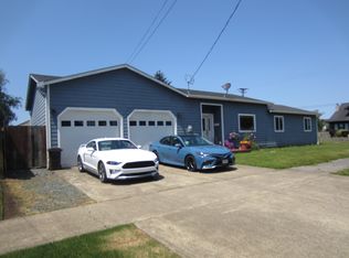2215 7th St, Tillamook, OR 97141