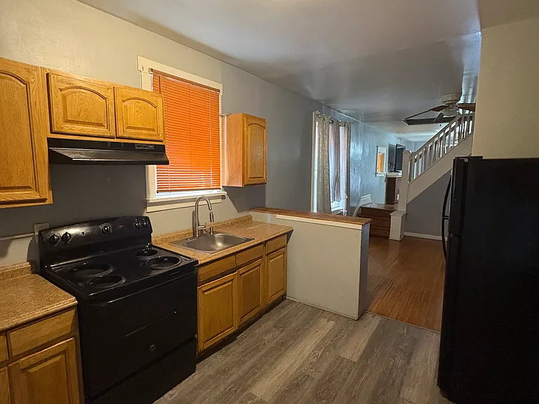 1121 N 15th St — Photo 3