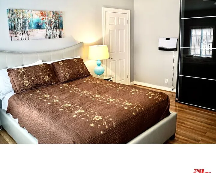 137 S Rexford Dr #1 — Photo 6