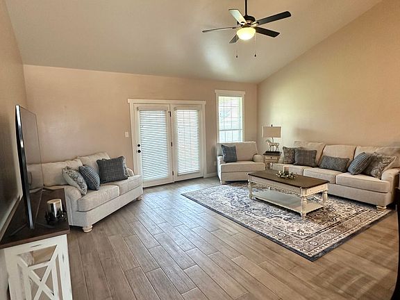 2nd image of 3918 Ruth Ln