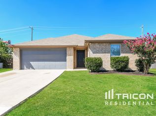 8424 Cherry Bark Ln, Fort Worth, TX 76140