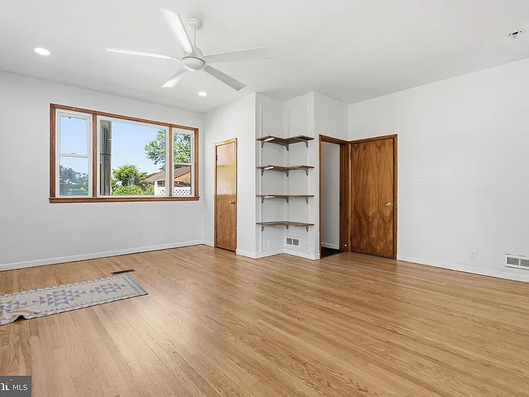2301 Bayside Dr — Photo 12