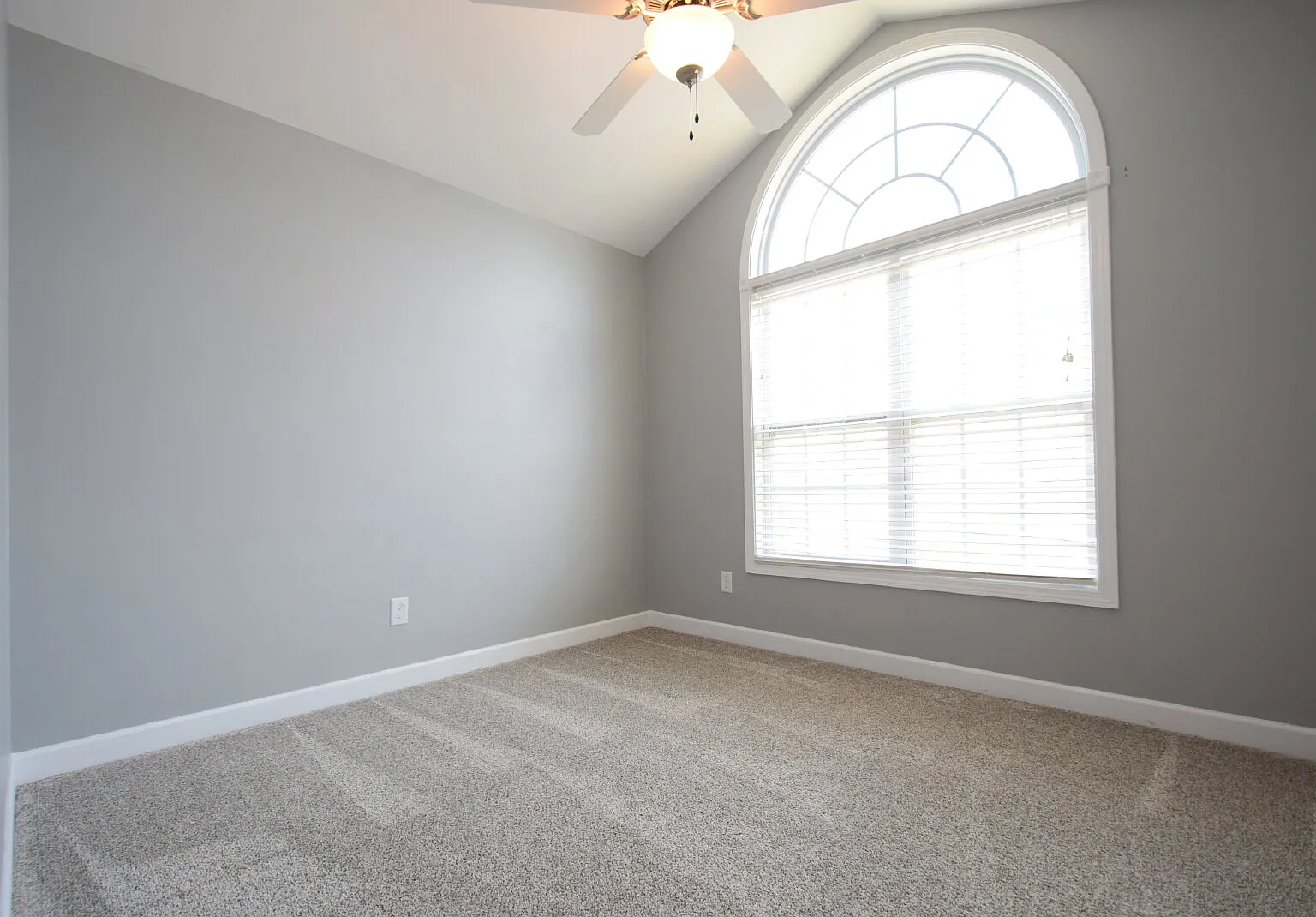 3 bed, 2.5 bath, 1802 sqft, $1,800 — Photo 4