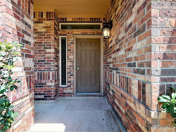 2nd image of 1505 Brook Hollow Dr