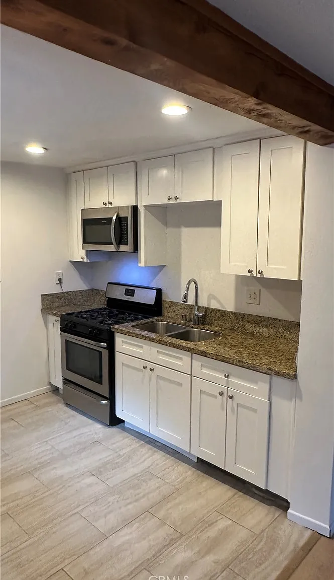 2 bed, 650 sqft, $1,800 — Photo 2