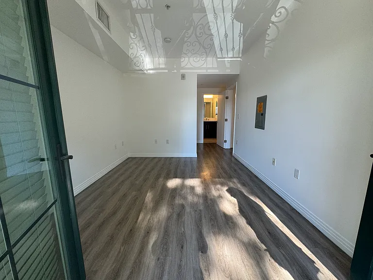 Roberts Hall — Photo 18