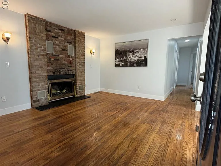 25647 Hanover St — Photo 7