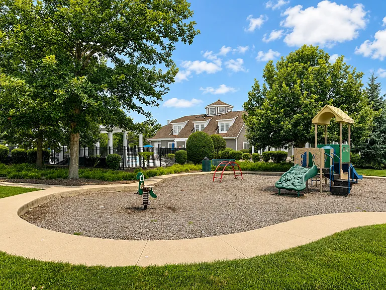 120 Lakeshore Dr #120 — Photo 32