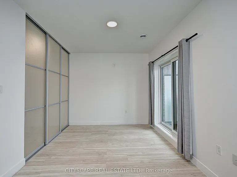408 Dundas St S #212 — Photo 26