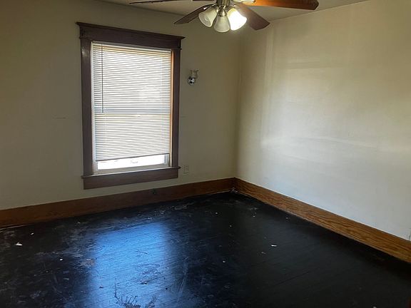 2nd image of 107 E Parkwood Dr