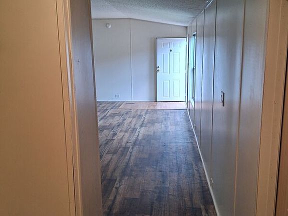 3rd image of 94 Lone Pine Ln