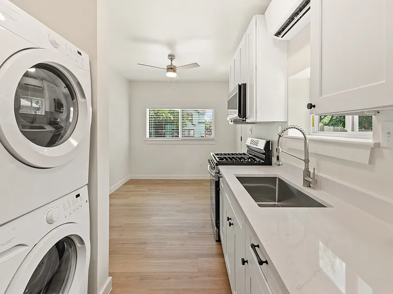 5310 George St #B — Photo 1