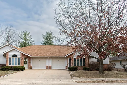 910 Hope Dr Photo 1