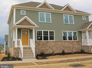 55 Coastal Ave #28, Ephrata, PA 17522