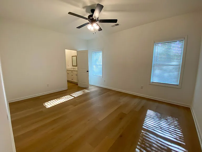 33 Oak Ave — Photo 9