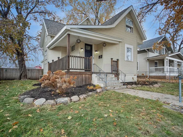 324 7th St, West Des Moines, IA 50265