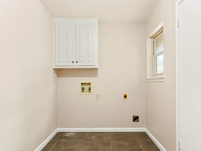 611 Field St — Photo 15