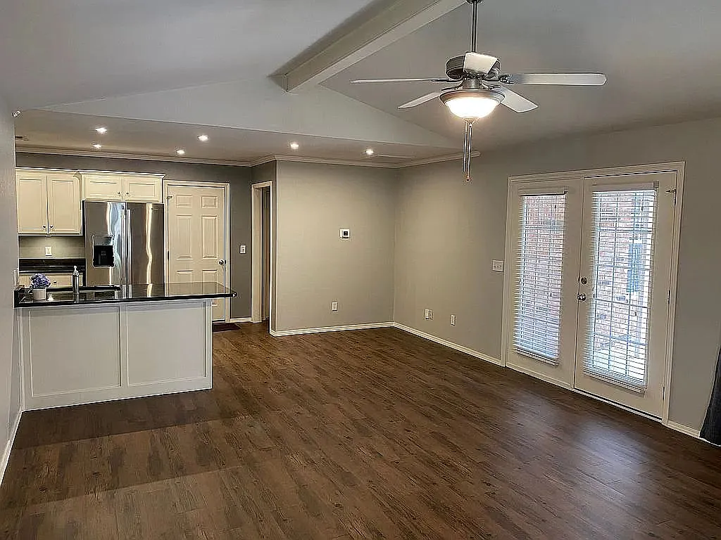 2 bed, 2.0 bath, 1207 sqft, $1,650 — Photo 2
