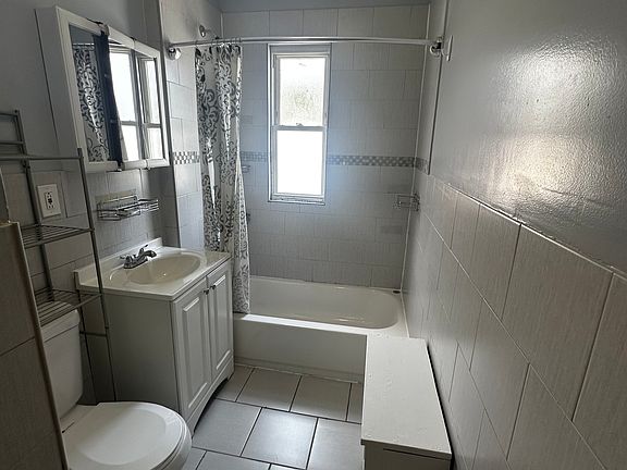 3rd image of 8266 166th St Floor 2